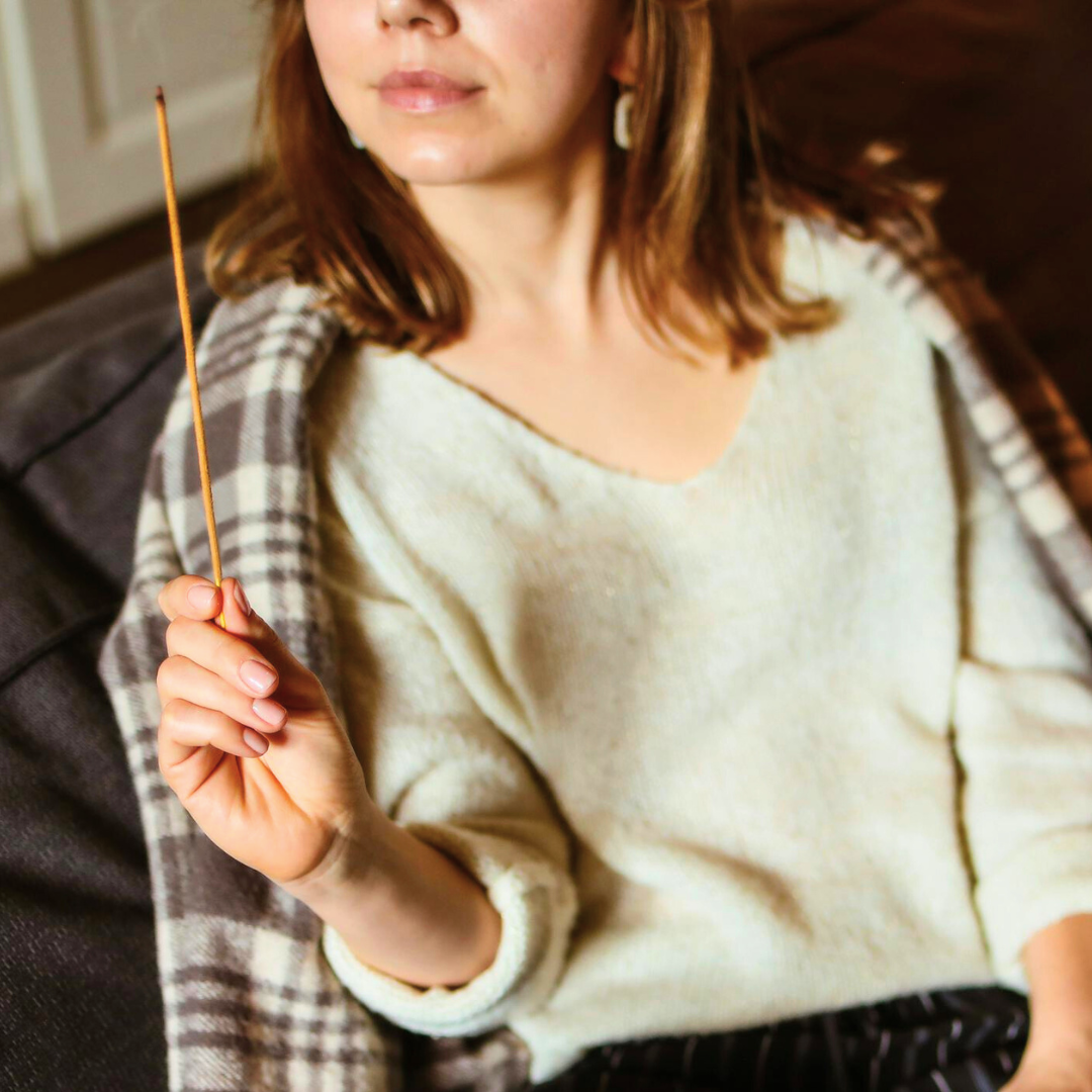 Parfum poudré  Parfum frais  Encens parfumés  luxe  Encens parfumés de bonne qualité  Parfum encens luxe  Héritage Jasmin  Épices  Épices vertes  Cèdre Vanille  Ylang-ylang  Fragrance haut de gamme  Encens Naturel  Encens Artisanal  Encens premium Luxueux  Encens parfumés léger Mineralss  Encens indien  Qualité supérieure  Maison  100% naturel  Parfum d’ambiance  Parfum d’intérieur  Parfum pour la maison   Parfum encens Encens mineralss  Encens héritage Encens haut de gamme Encens pour la maison