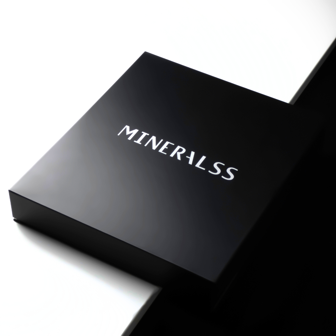 Coffret sur mesure porte-encens inversé Mineralss, design artisanal haut de gamme en bois noir et métal doré. Idéal pour encens, brûle-encens et décoration. Qualité supérieure et luxe, encens luxe. Encens de bonne qualité, naturel, artisanal. coffret encens de luxe, coffret encens et porte-encens, coffret découverte encens, coffret complet encens, coffret intégral encens Sélection premium, Expérience sensorielle, Raffiné, Parfums, élégant, arômes, Tout-en-un