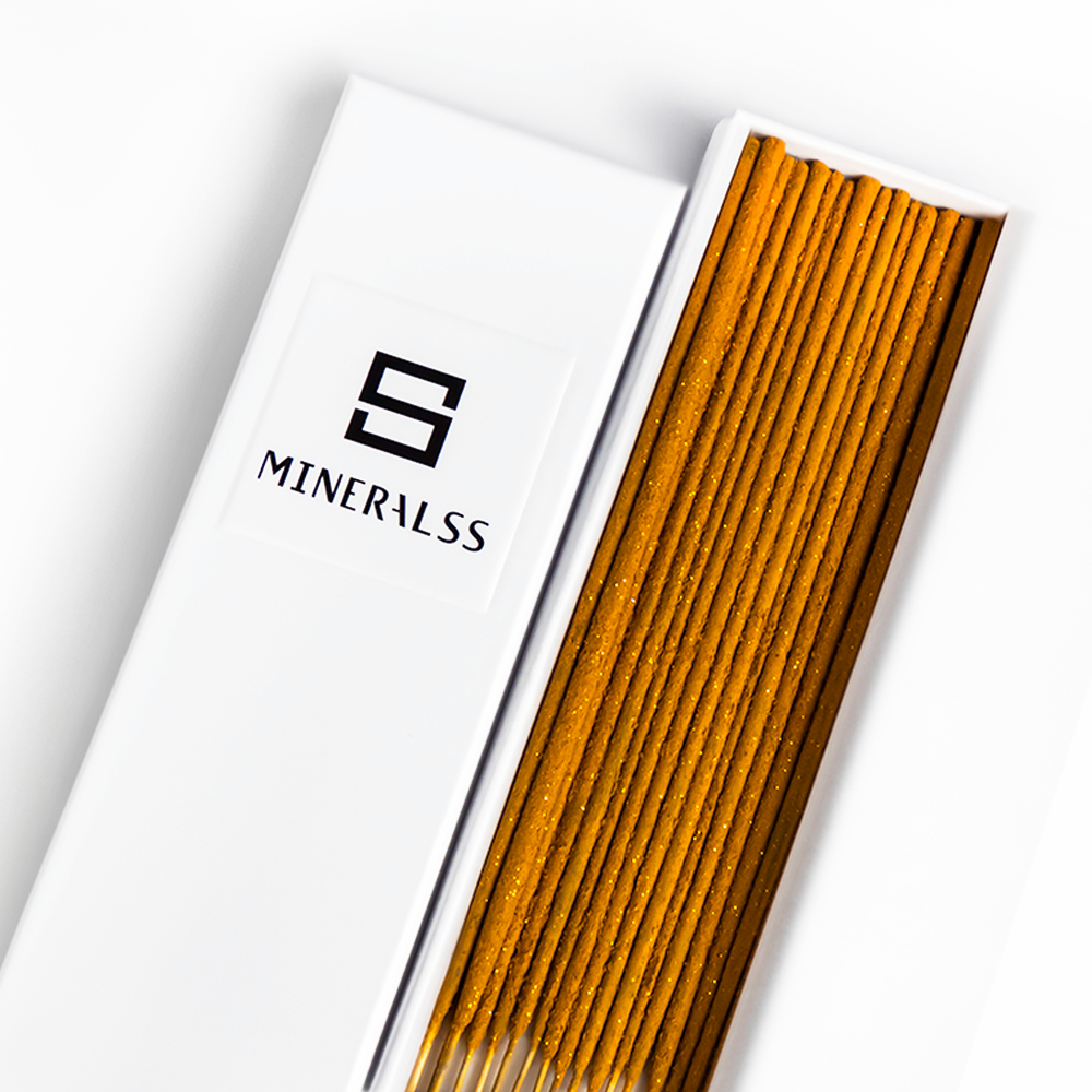 Coffret sur mesure porte-encens inversé Mineralss, design artisanal haut de gamme en bois noir et métal doré. Idéal pour encens, brûle-encens et décoration. Qualité supérieure et luxe, encens luxe. Encens de bonne qualité, naturel, artisanal. coffret encens de luxe, coffret encens et porte-encens, coffret découverte encens, coffret complet encens, coffret intégral encens Sélection premium, Expérience sensorielle, Raffiné, Parfums, élégant, arômes, Tout-en-un